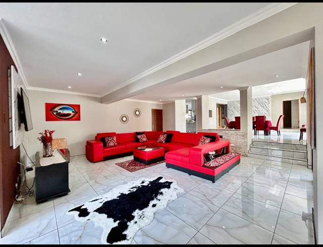 5 BEDROOM HOUSE FOR SALE IN XANADU